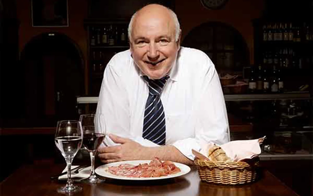 Dr. Clemente entspannt sich im Bistro