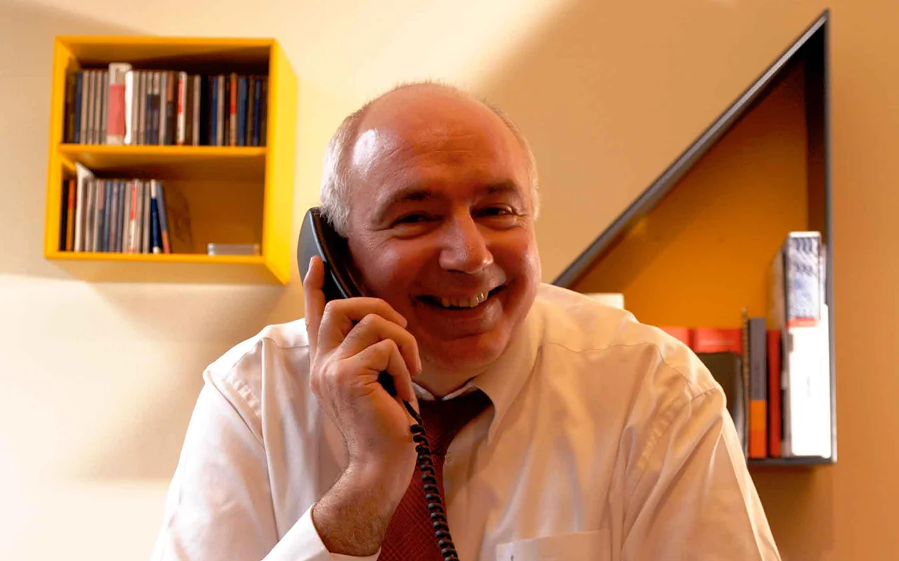 Rechtsanwalt Dr. Clemente am Telefon